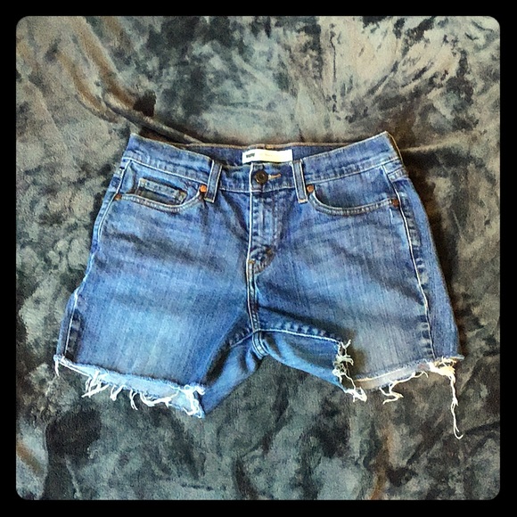 Levi's Pants - 🔥FLASH SALE👖Levi’s 515 jeans cutoffs